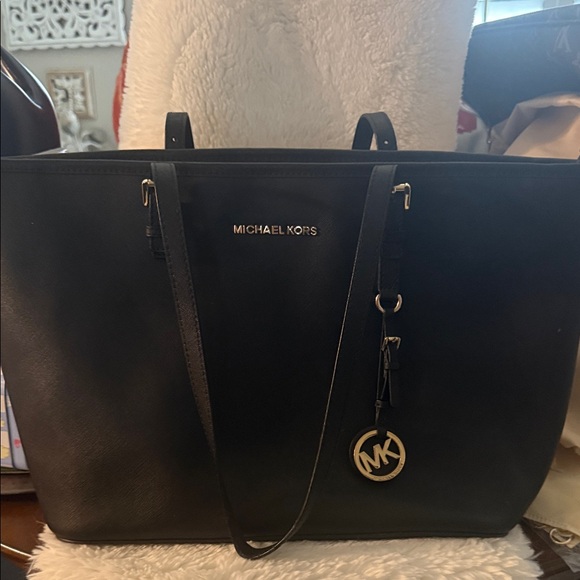 Michael Kors Handbags - Michael Kors Black Leather Tote